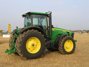 Moderner Traktor - eine Zugmaschine für verschiedenste Landtechnik