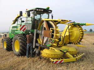 Maiserntemaschine - sehr komplexe Erntemechanik für Maispflanzen